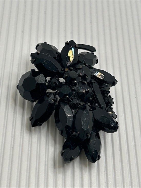 Albert Weiss Jewelry - Albert Weiss Vintage Black Crystal Floral Cluster Brooch